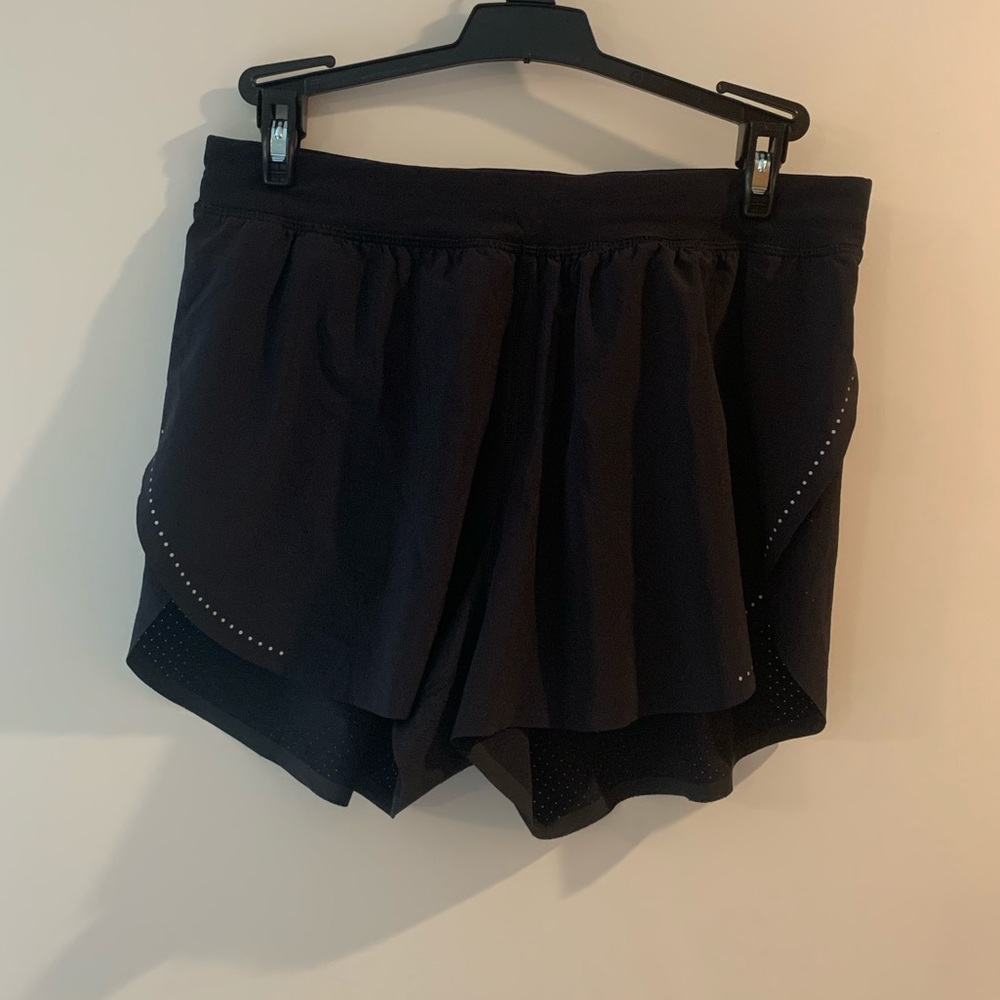 Lululemon split short running shorts